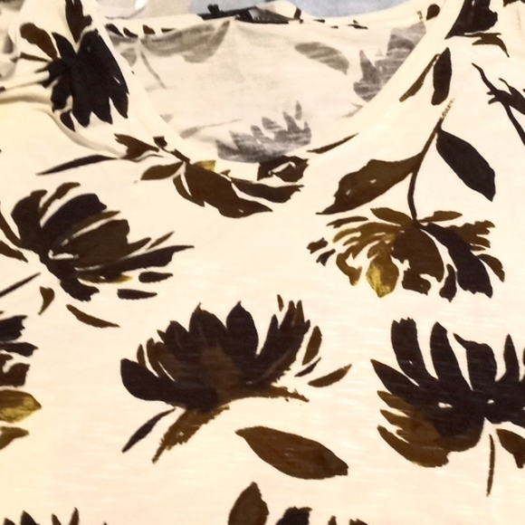 Max Jeans "Camo Floral" Cold Sholder Top in Size Medium  (NWT) - Picture 9 of 9